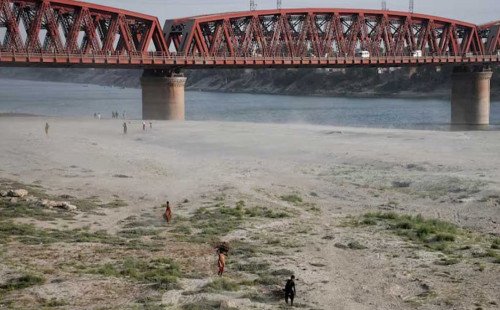 ভারতের বিরুদ্ধে আন্তর্জাতিক আদালতে যাচ্ছে পাকিস্তান