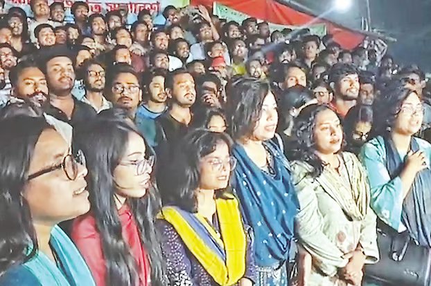 রাজু ভাস্কর্যে সমবেত কণ্ঠে গাওয়া হলো জাতীয় সংগীত