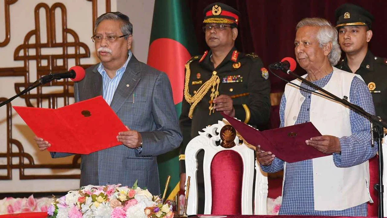 ড. ইউনূস পদত্যাগ করলে দেশের সরকার ব্যবস্থা কোন পথে চলবে?