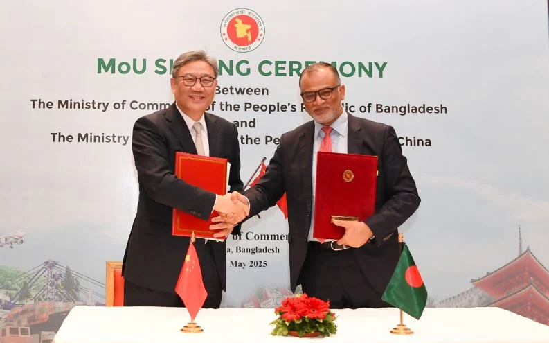 বাণিজ্য উপদেষ্টার সঙ্গে চীনের বাণিজ্য মন্ত্রীর বৈঠক : দুই সমঝোতা স্মারক স্বাক্ষর