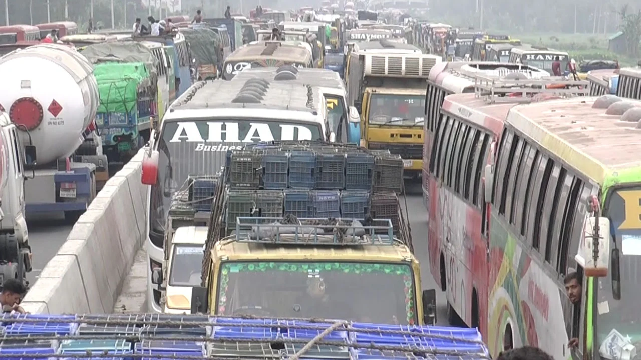 যমুনা সেতুর দুই প্রান্তে ২৫ কিলোমিটার যানজট