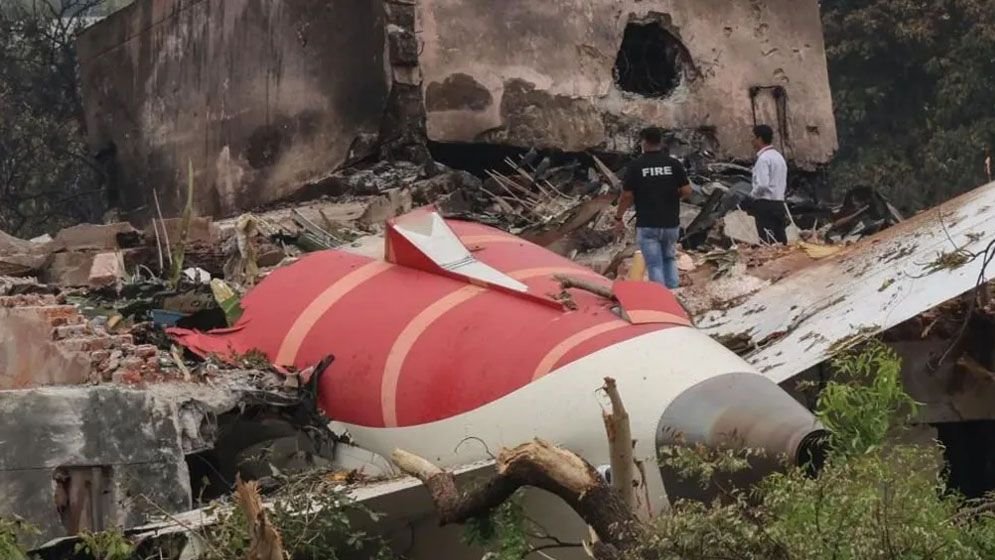 সেই হোস্টেলের ছাদে মিলল বিধ্বস্ত বিমানের ব্ল্যাকবক্স