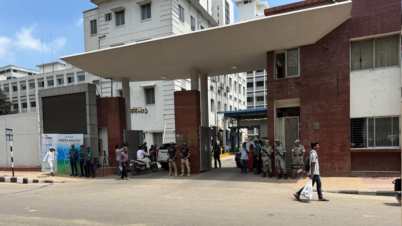 টানা ১০ দিন ছুটি শেষে খুলেছে সরকারি অফিস