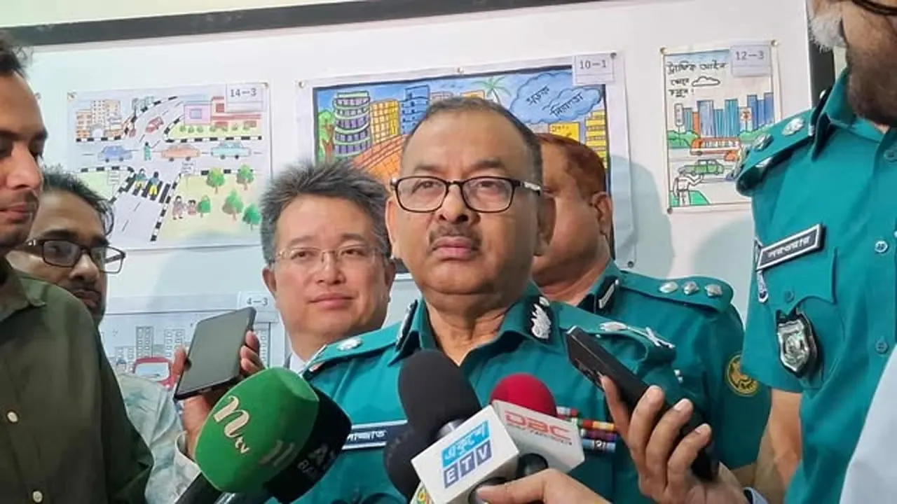 মব ঠেকাতে ব্যর্থ হলে পুলিশ সদস্যদের বিরুদ্ধে ব্যবস্থা: ডিএমপি কমিশনার