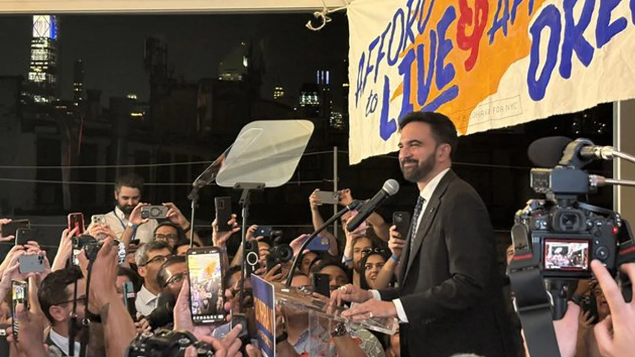 প্রাইমারিতে জয়, নিউইয়র্ক সিটির সম্ভাব্য প্রথম মুসলিম মেয়র মামদানি