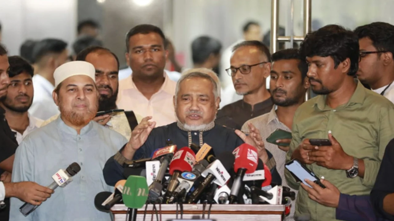 ‘আল্লাহর উপর বিশ্বাস ও আস্থা, বিসমিল্লাহ’ সংযোজনের পক্ষে বেশিরভাগ দল