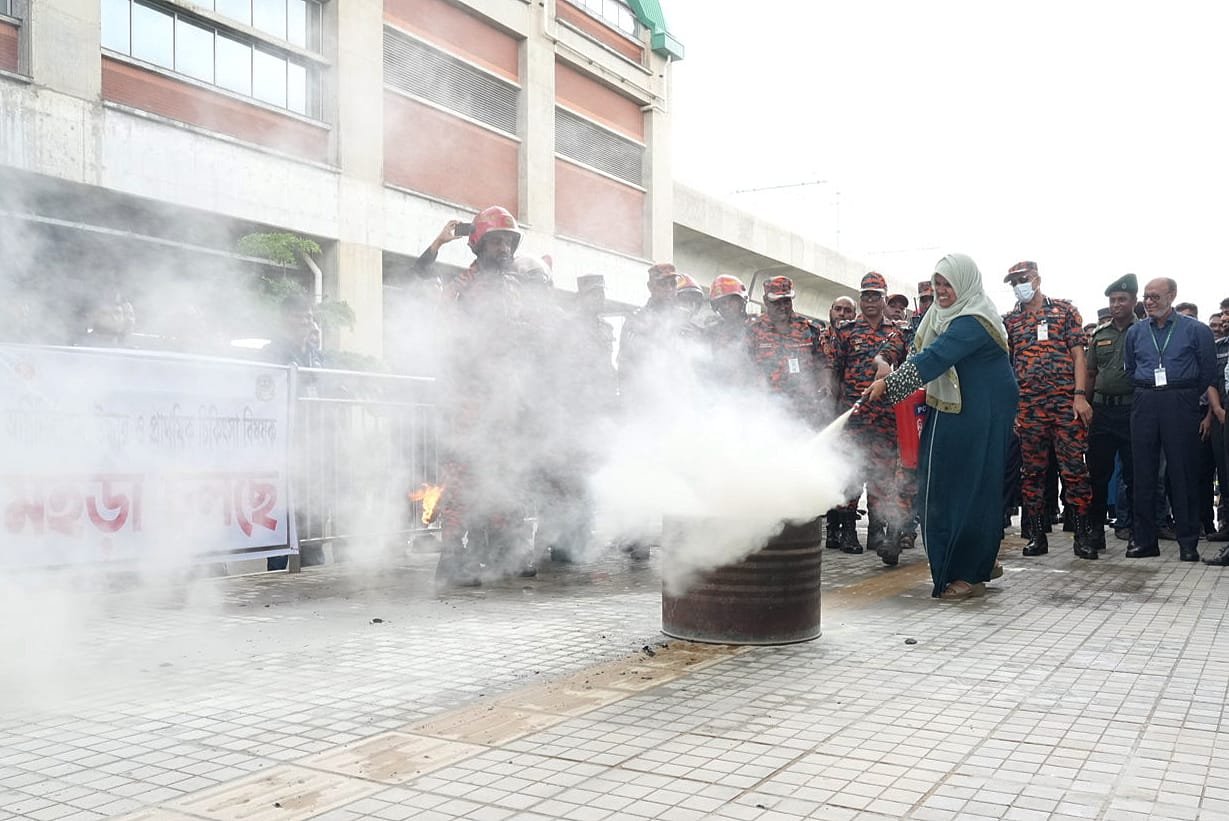 মেট্রোরেল স্টেশনে ফায়ার সার্ভিসের মহড়া