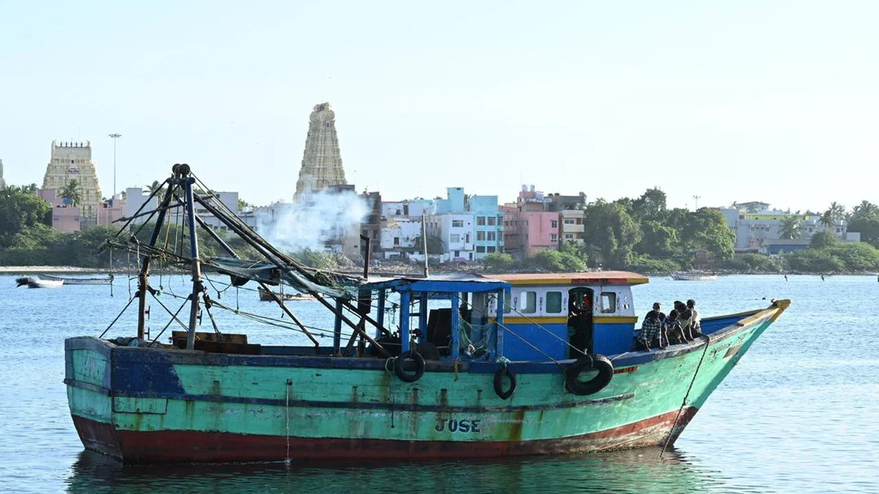 ভারতের ৮ জেলেকে ধরে নিয়ে গেছে শ্রীলঙ্কার নৌবাহিনী
