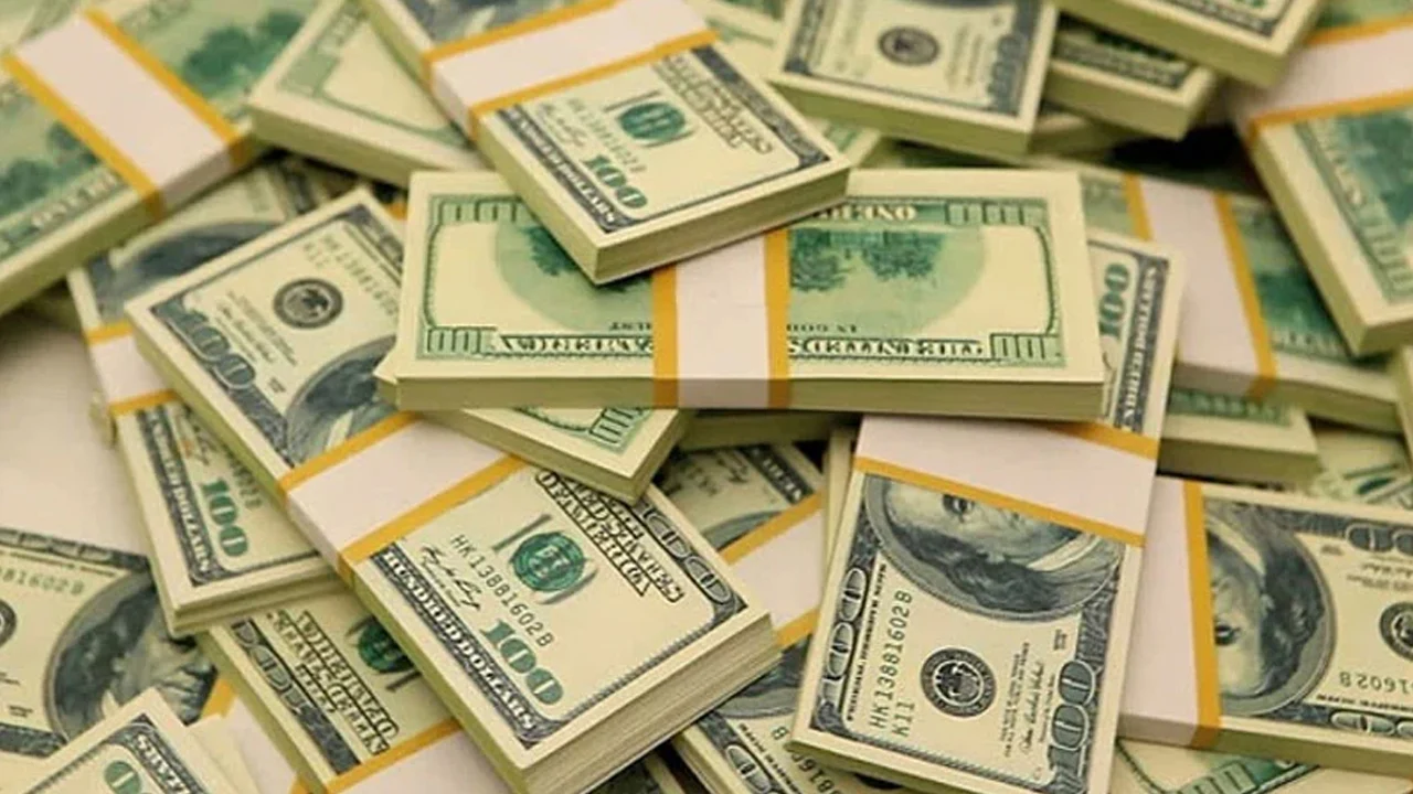 ৫০ বছরের মধ্যে ডলারের দাম সর্বনিম্ন