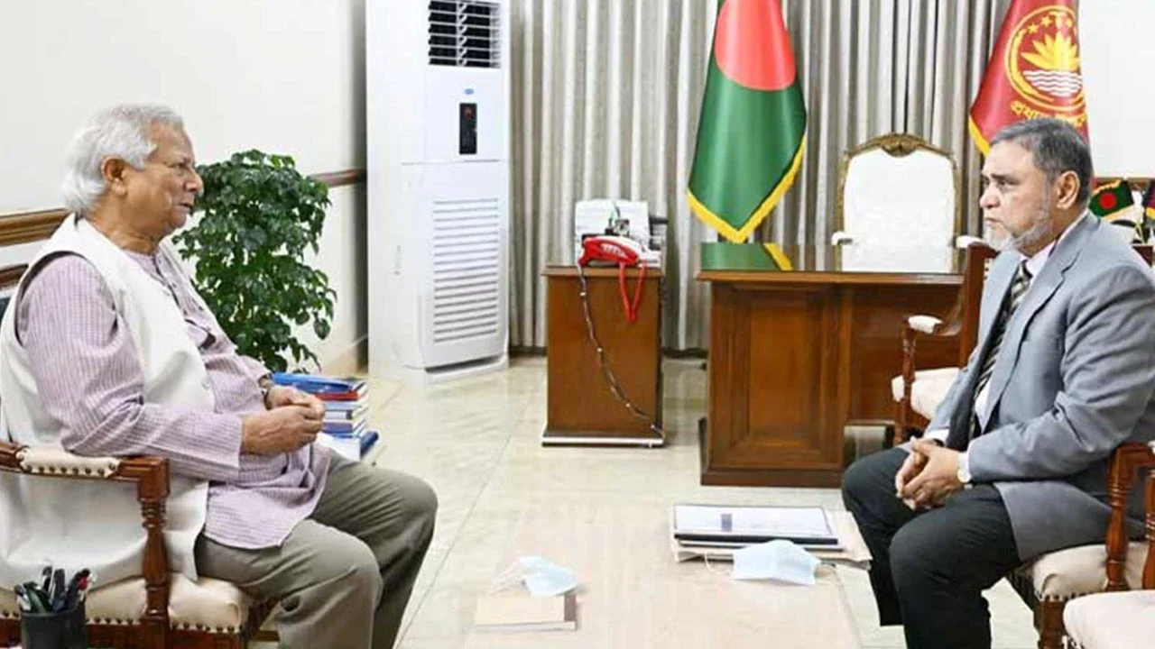 একান্ত বৈঠকে কী বলেছিলেন প্রধান উপদেষ্টা, জানালেন সিইসি