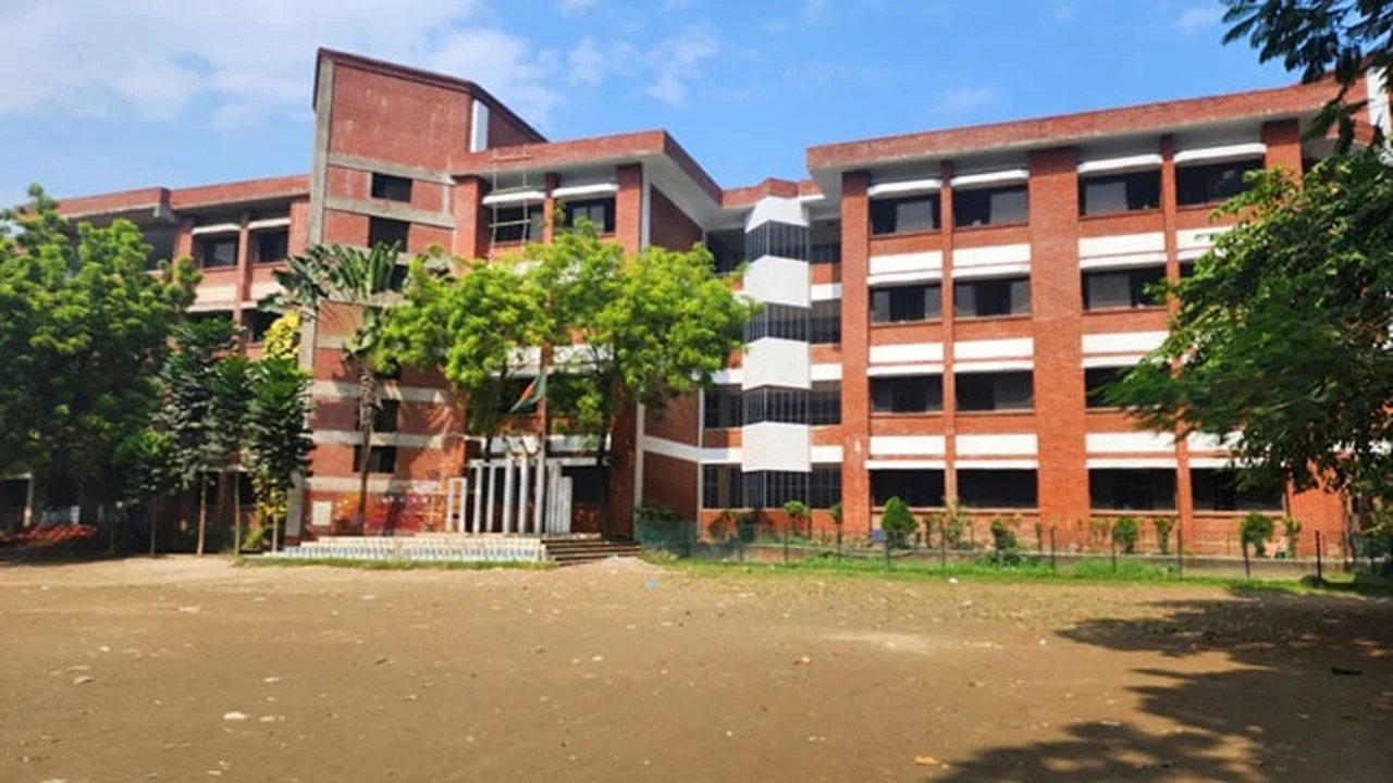 আইডিয়াল স্কুলে ভর্তি বাণিজ্যের অভিযোগ অভিভাবক ঐক্য ফোরামের