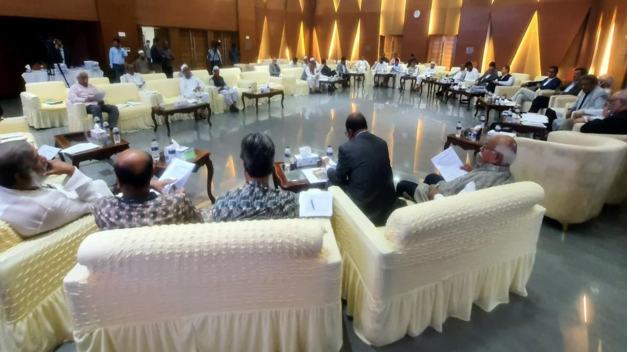 আইনের মাধ্যমে রাষ্ট্রপতির ক্ষমা প্রদর্শনে একমত দলগুলো