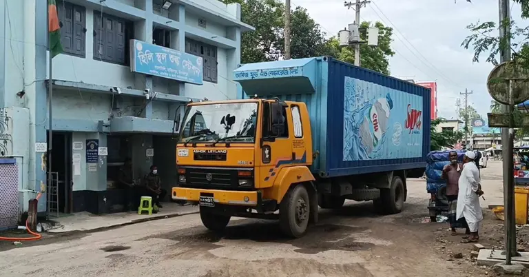 হিলি কাস্টমসে রাজস্ব ঘাটতি ২০ কোটি ৭৬ লাখ টাকা