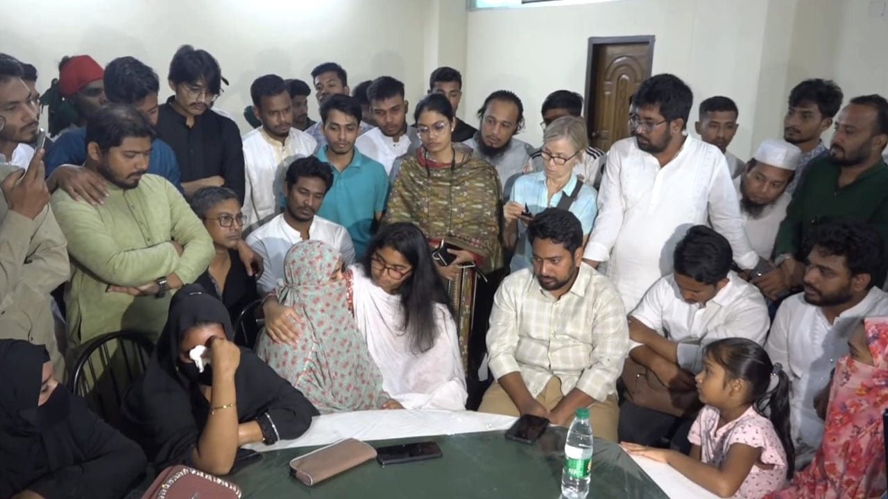 প্রশাসন এখনো স্বৈরাচারের দোসরদের দখলে: নাহিদ ইসলাম