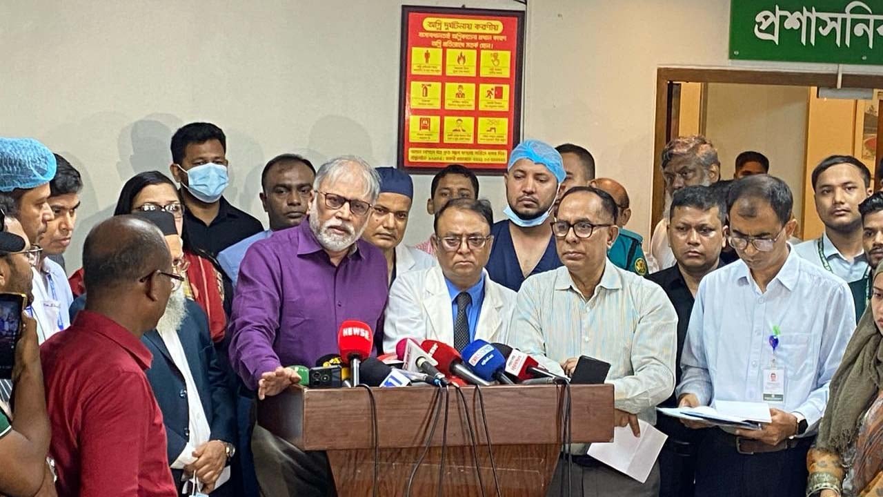 বিমান বিধ্বস্ত: ২০ জনের লাশ পরিবারের কাছে হস্তান্তর