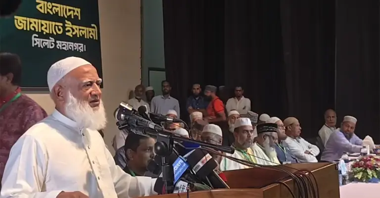 ‘যে দল কর্মীদের সামাল দিতে পারছে না, সেই দলের হাতে একজনও নিরাপদ নয়’