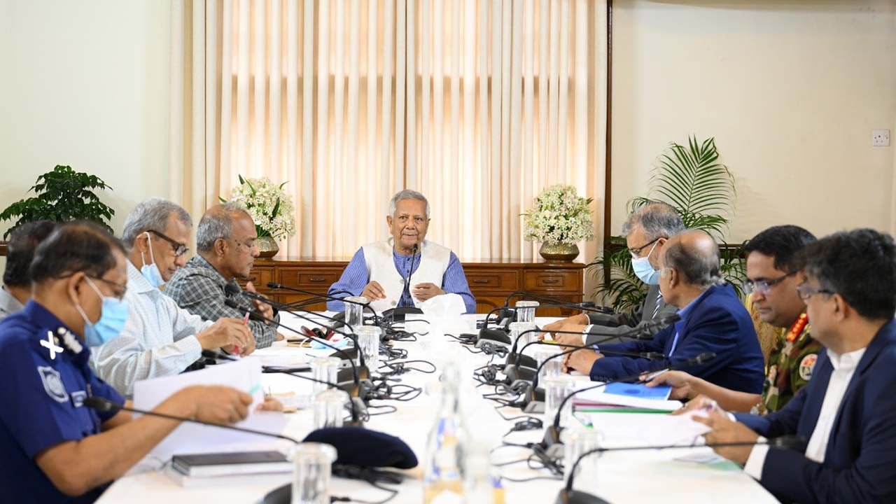 নির্বাচনে আইনশৃঙ্খলা পরিস্থিতি নিয়ে প্রধান উপদেষ্টার বৈঠক