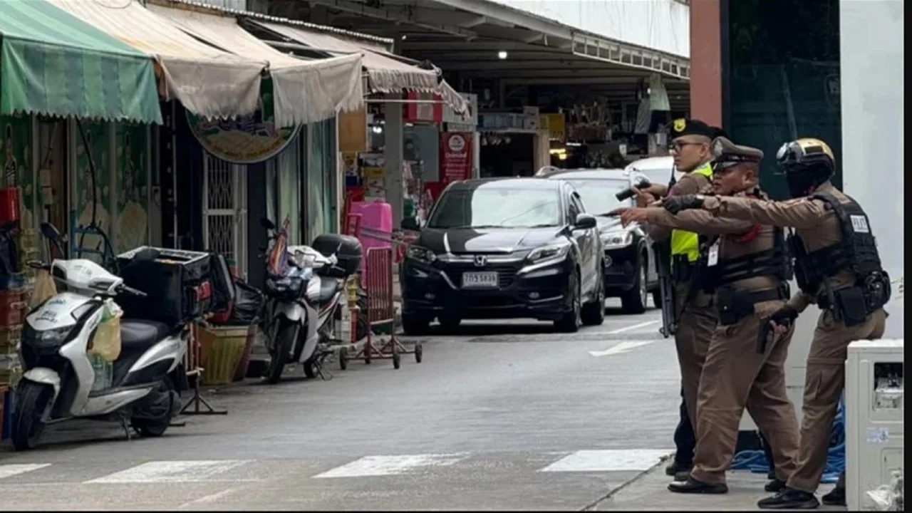 ব্যাংককের মার্কেটে এলোপাতাড়ি গুলি, হামলাকারীসহ নিহত ৬