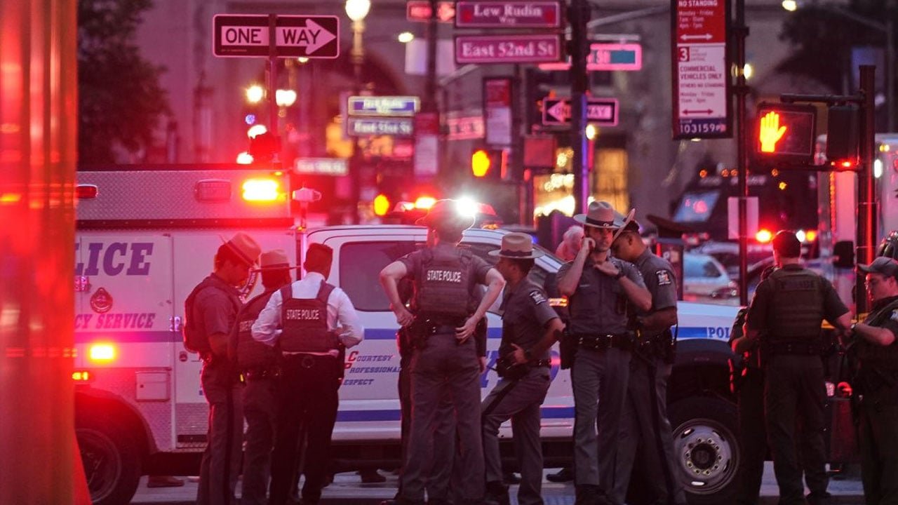 নিউইয়র্কে বন্দুকধারীর গুলিতে বাংলাদেশি বংশোদ্ভূত পুলিশসহ নিহত ৫