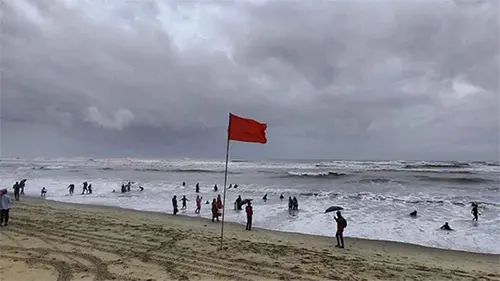 ৪ বিভাগে বৃষ্টি হতে পারে, সমুদ্রবন্দরে ৩ নম্বর সতর্কসংকেত